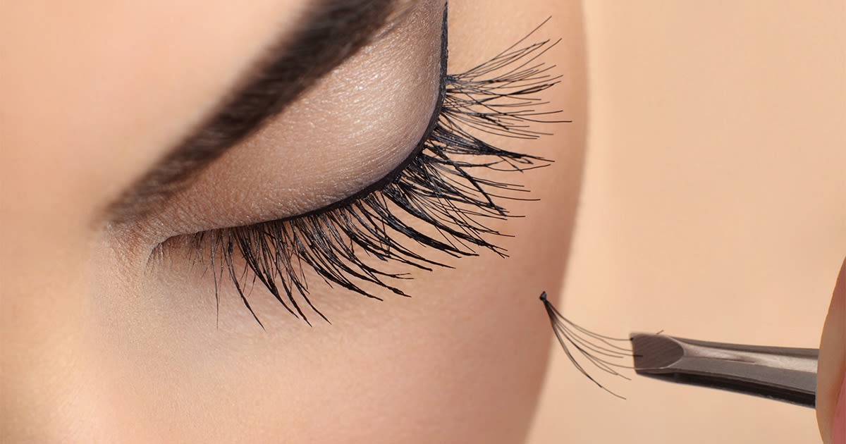 Can You Put Mascara On Eyelash Extensions? Life Discussion